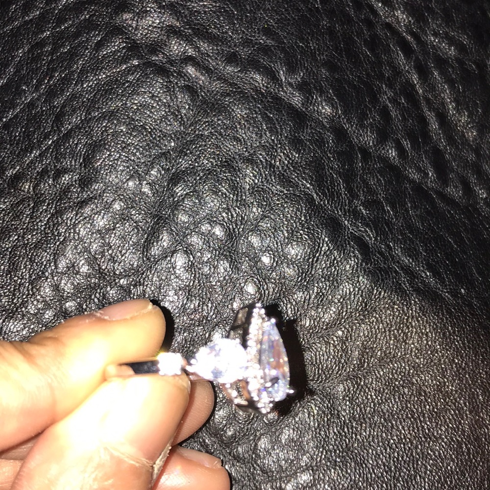 Beautiful pear ring - Picture 2 of 4